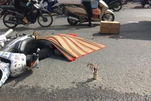 Va chạm với xe tải, người đàn ông đi xe máy tử vong tại chỗ