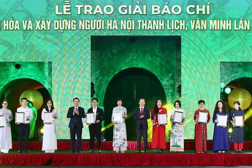Trao Giải báo chí về phát triển văn hóa và xây dựng người Hà Nội thanh lịch, văn minh 2022