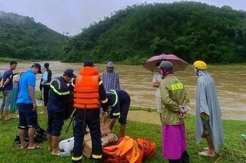 Thanh Hóa: Đi vớt củi trên sông người đàn ông bị nước lũ cuốn trôi