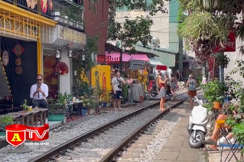 Cục Đường sắt kiến nghị dẹp bỏ 'phố café đường tàu' Hà Nội