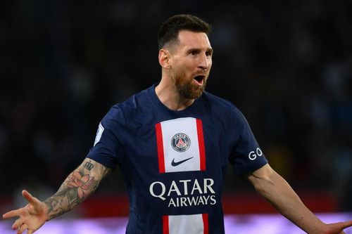 Xavi: 'Hãy để Messi yên'