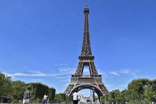 Pháp hủy các dự án xây dựng gần chân tháp Eiffel