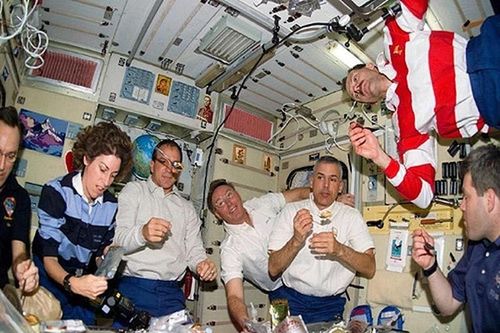 Lý do phi hành gia NASA ăn đuông dừa trên vũ trụ?