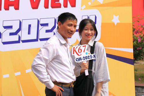 Khoảnh khắc đáng nhớ của tân sinh viên trong ngày nhập trường