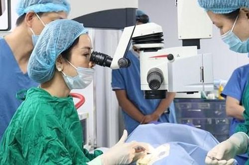 Người đàn ông mù tìm lại ánh sáng sau 26 năm bằng 1% hi vọng