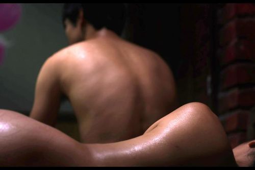 'Thành phố ngủ gật' bị dán nhãn 18+ vì bạo lực và cảnh nóng