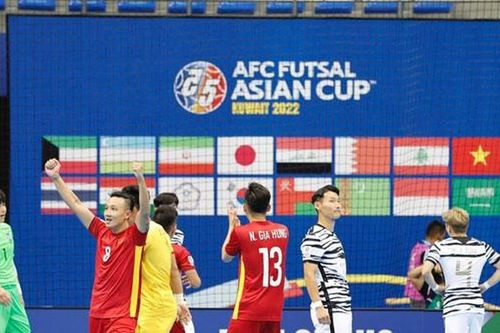 Bóng đá Việt vươn tầm để tiệm cận khu vực