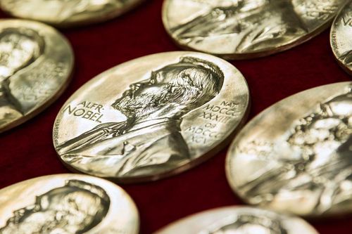 Giải Nobel Vật lý 2022 vinh danh ba nhà khoa học Pháp, Mỹ, Áo