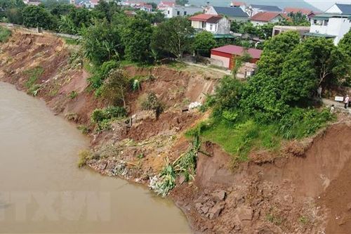 Quảng Bình: Di dời dân khẩn cấp do sạt lở bờ sông Gianh