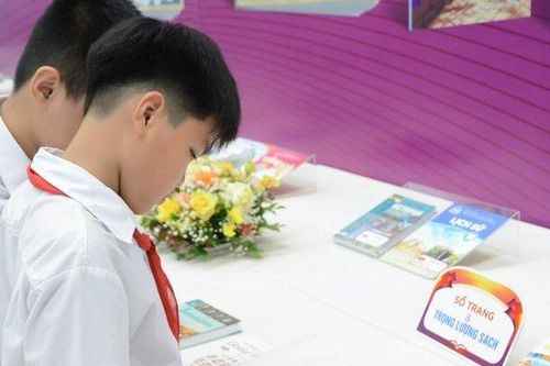 Bộ trưởng Bộ GD&ĐT yêu cầu không ép buộc mua sách tham khảo, sách bài tập