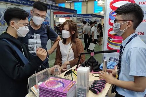 Hơn 100 doanh nghiệp tham gia triển lãm ngành khai khoáng