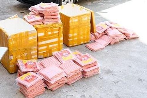 Quảng Ninh tiêu hủy 200kg xúc xích không rõ nguồn gốc