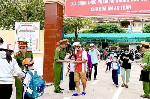 Siết chặt kiểm tra vệ sinh an toàn thực phẩm tại trường học
