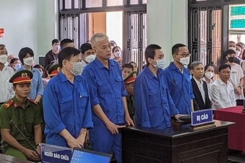 Tạm hoãn phiên tòa xét xử vụ án 'đưa, nhận hối lộ' tại Cảng hàng không Phú Bài