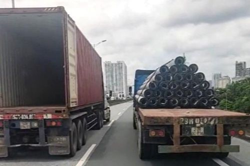 Công an Hà Nội triệu tập 2 chủ xe container dàn hàng chắn đường Vành đai 3