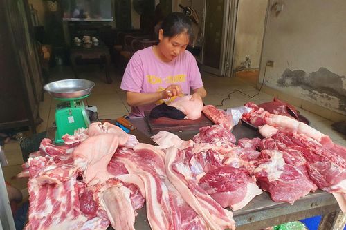 Giá thịt heo ngoài chợ bắt đầu giảm sâu