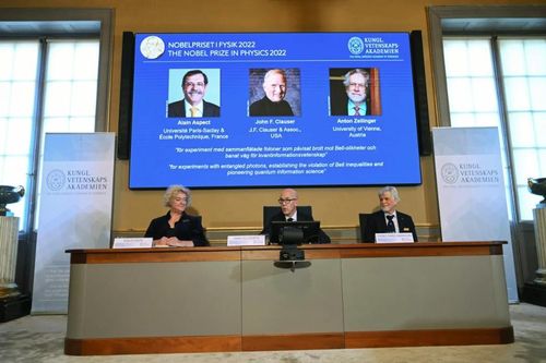 Ba nhà khoa học Pháp, Mỹ và Áo đạt giải Nobel Vật lý 2022