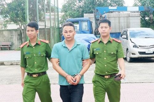 Khởi tố, bắt tạm giam tài xế điều khiển xe ô tô tông xe máy và kéo lê gần 2km
