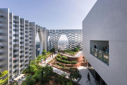 Tòa tháp có 80.000 cây xanh giữa Singapore