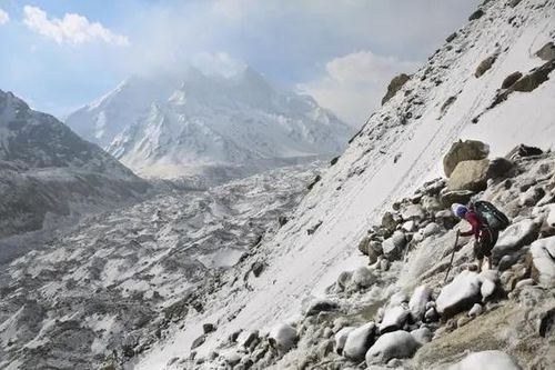 Lở tuyết trên núi Himalaya, nhiều người thiệt mạng