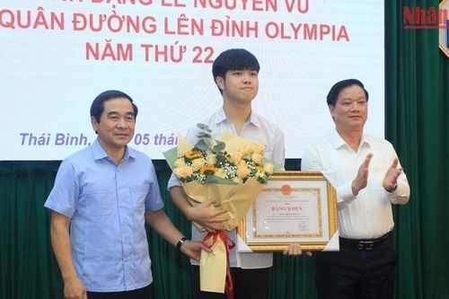 Thái Bình tuyên dương quán quân 'Đường lên đỉnh Olympia' Đặng Lê Nguyên Vũ