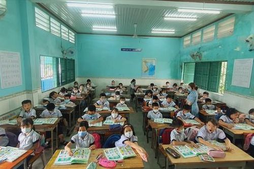 Một tháng sau khai giảng: Ngổn ngang bất cập