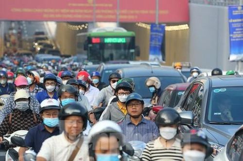 Hầm chui Lê Văn Lương vừa thông xe đã ùn ứ kéo dài