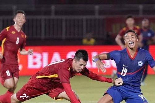 Sợ cầu thủ chấn thương, VFF ngăn Singapore sử dụng sân nhân tạo trận gặp Việt Nam
