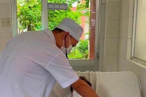 Cứu bệnh nhân sốt xuất huyết động mạch tự phát hiếm gặp
