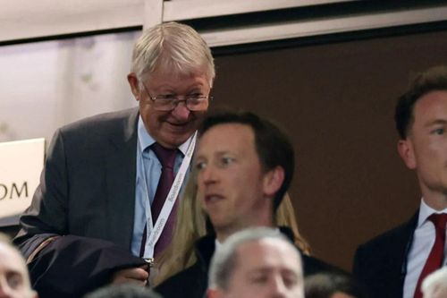 Sir Alex đến dự khán trận Liverpool - Ranger, người hâm mộ nói gì?