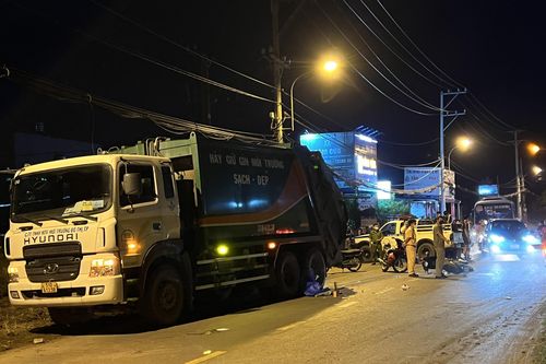 TPHCM: Va chạm xe gom rác, thanh niên đi xe máy tử vong thương tâm