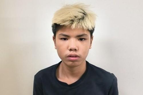 Ném chai thủy tinh vào người đi đường do tưởng nhầm là 'đối thủ'