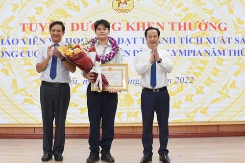 Hà Nội khen thưởng Á quân Đường lên đỉnh Olympia 2022