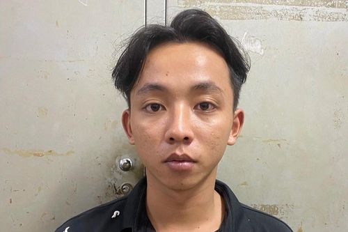 Nam thanh niên dùng mã tấu chém tình địch
