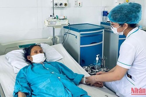 Cứu sống bệnh nhân cao tuổi bị phình, vỡ động mạch chủ bụng
