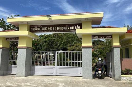 Phú Yên: Nữ sinh lớp 7 bị nam sinh lớp 12 đánh gãy tay trong lớp học