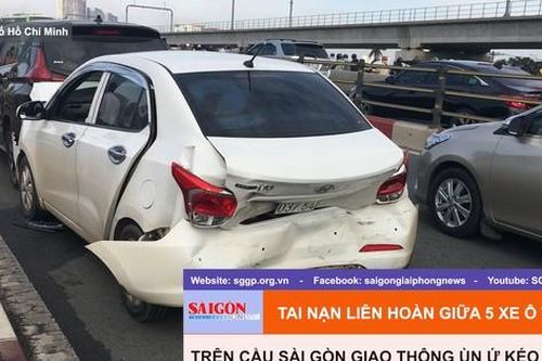Tai nạn liên hoàn giữa 5 xe ô tô trên cầu Sài Gòn, giao thông ùn ứ kéo dài