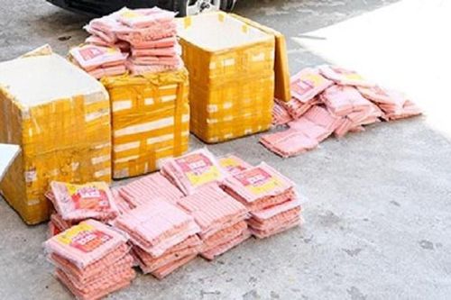 Chở 2 tạ xúc xích không rõ nguồn gốc từ Hà Nội đi Quảng Ninh