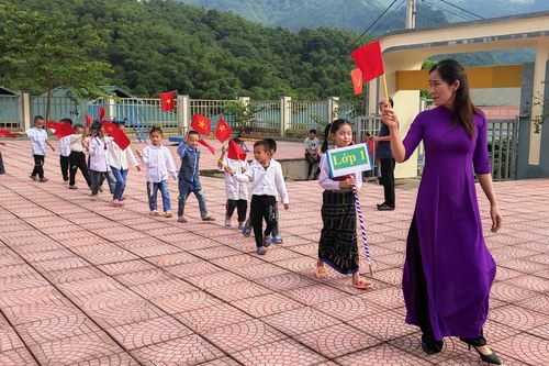 Giáo viên dạy học sinh khuyết tật 'đỏ mắt' hoàn thiện hồ sơ nhận chế độ