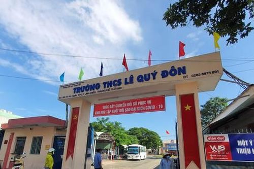 Phụ huynh xông vào trường 'giải cứu' con khỏi vụ bạo lực học đường?