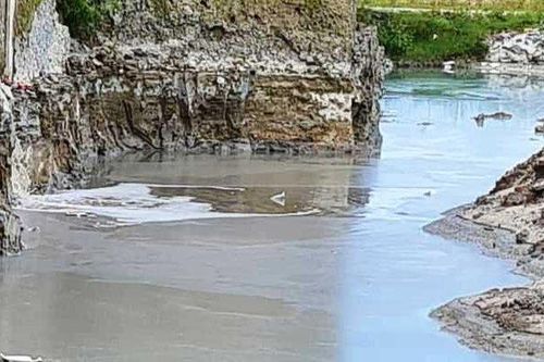Chính quyền bất lực trước hoạt động ô nhiễm môi trường của trạm trộn?