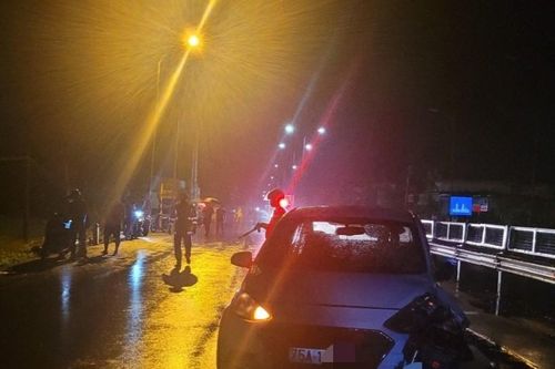 Thừa Thiên Huế: Xe máy đấu đầu ô tô, nam thanh niên tử vong thương tâm