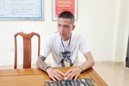 Phát hiện nam thanh niên mua bán trái phép thuốc lá điện tử