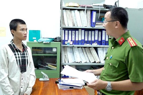 Nhóm thanh niên dùng dao cướp tài sản của học sinh