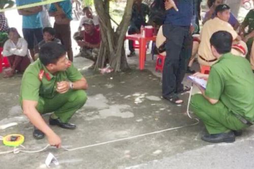 Đánh nhau trước cổng trường, 2 thiếu niên bị khởi tố tội giết người