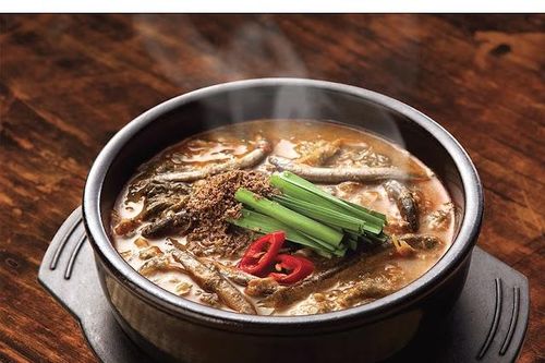 Canh cá chạch thu hút thực khách mùa thu