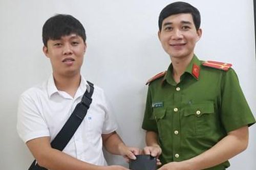 Trung úy cảnh sát trả lại hơn 10 triệu đồng cho người đánh rơi