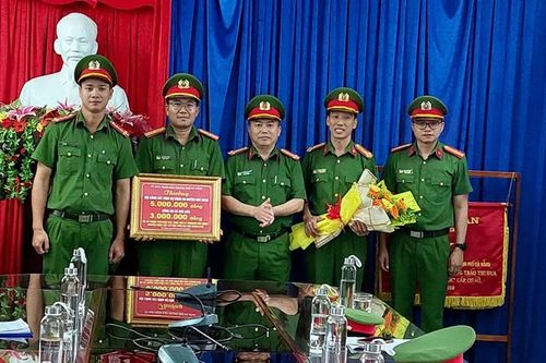 Tóm gọn nhóm 'săn' nắp hố ga