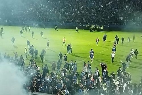 FIFA có động thái đầu tiên về thảm kịch bạo loạn ở Indonesia