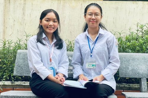 Bí quyết đạt 7.5 IELTS của hai nữ sinh trường huyện